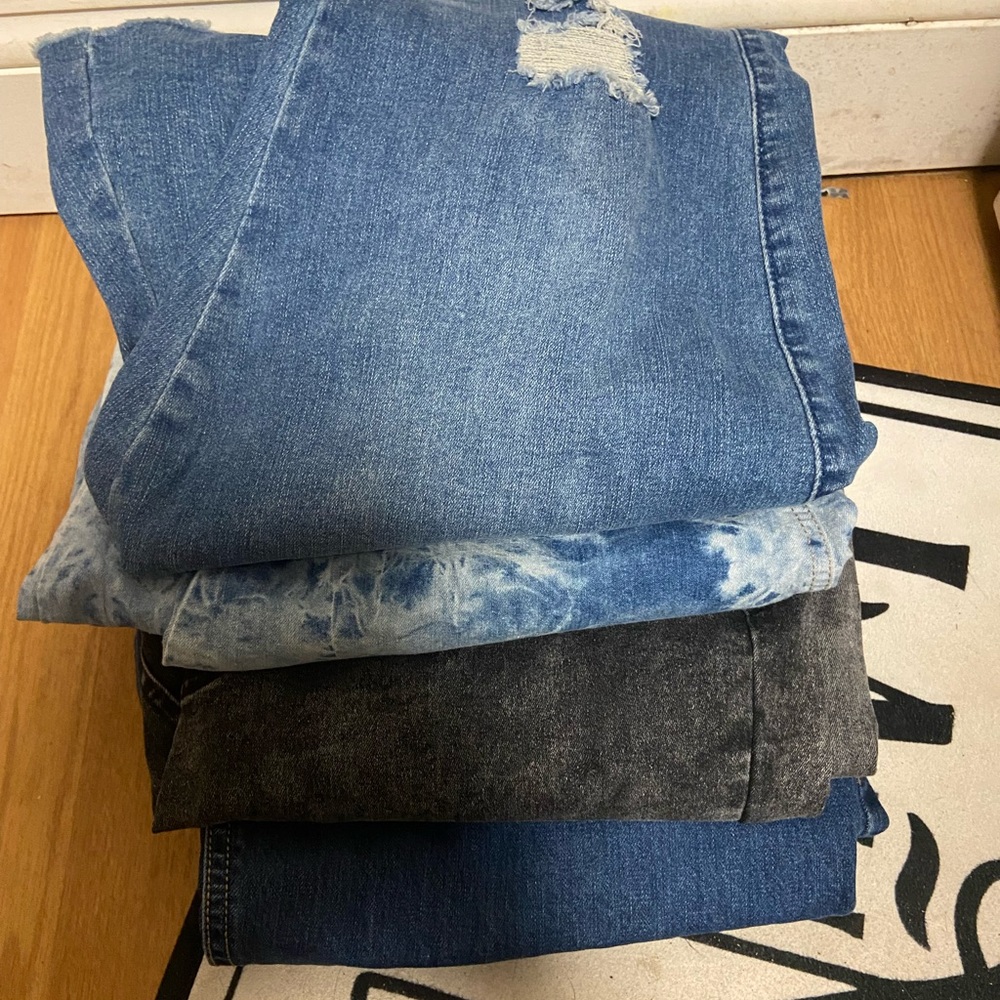 4 pair of jeans